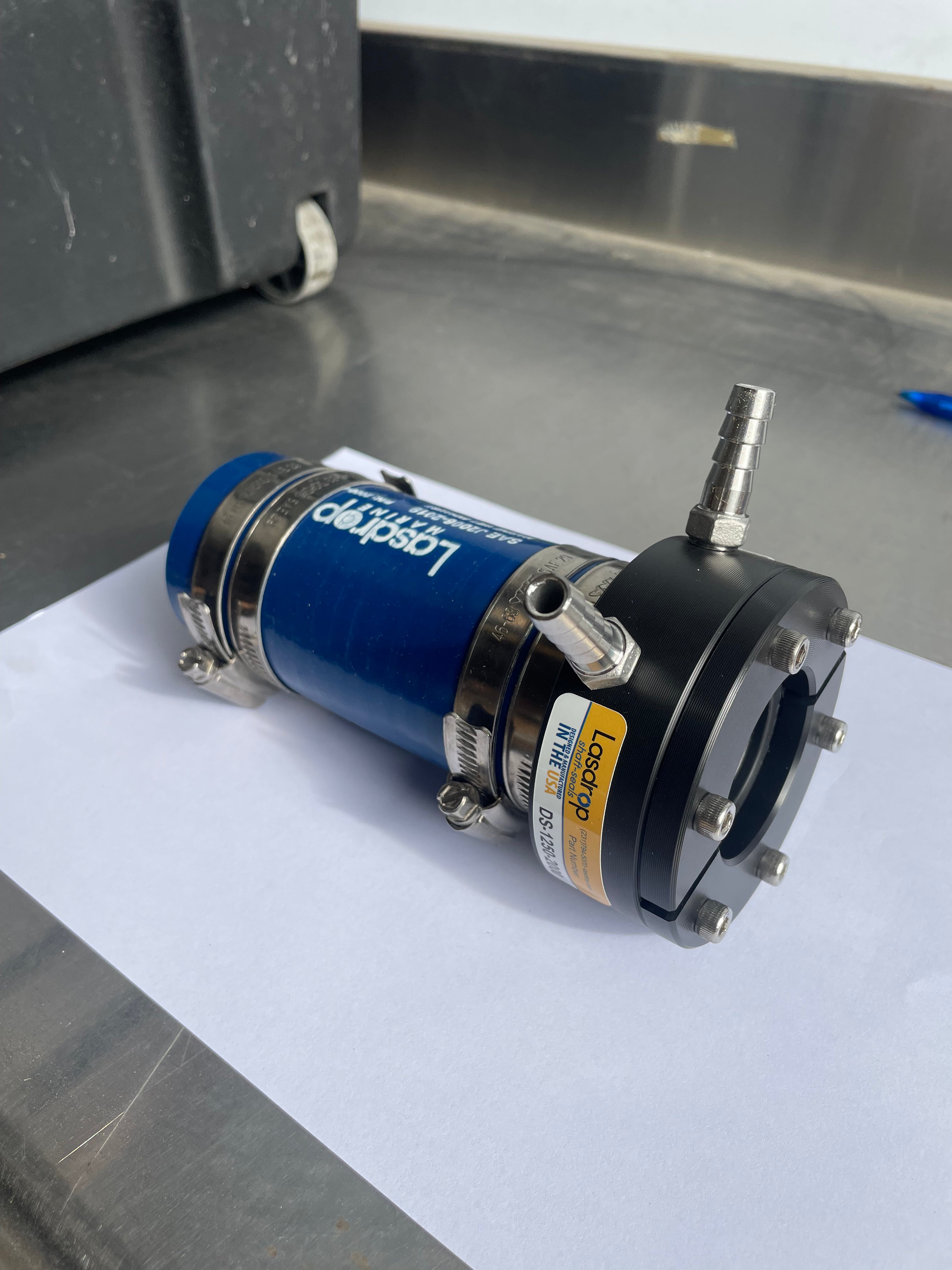 LASDROP Dryseal 1 1/4" Shaft, 2" Stern tube, Dual water injection